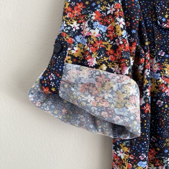 Eden & Olivia Navy Floral Flower Button Down Top Roll Tab Sleeves Size Medium - Picture 7 of 12